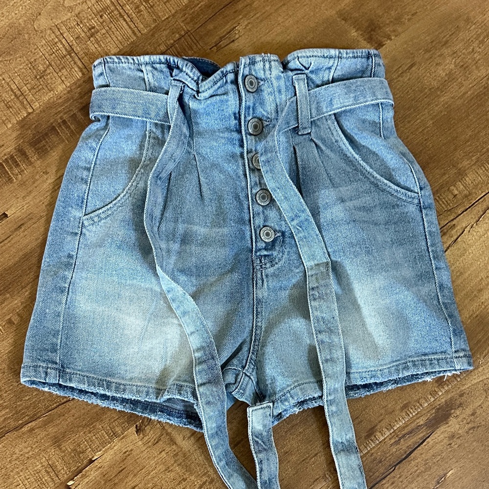 SO New Juniors High Rise Mom Jean Shorts